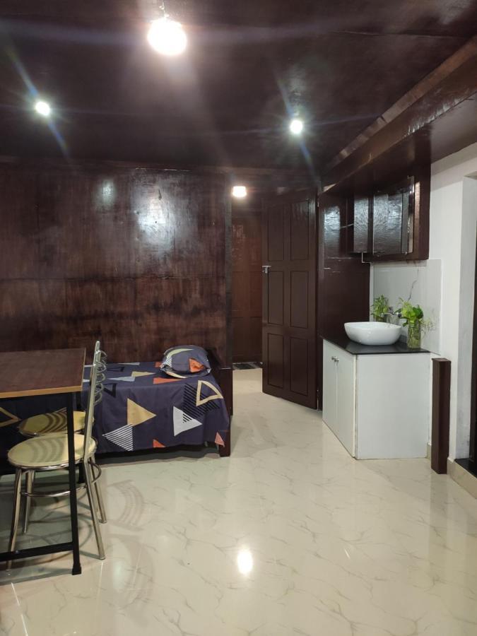 Budget Home Kochi Exterior photo