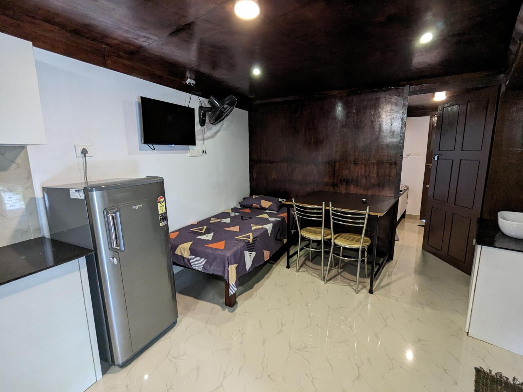 Budget Home Kochi Exterior photo