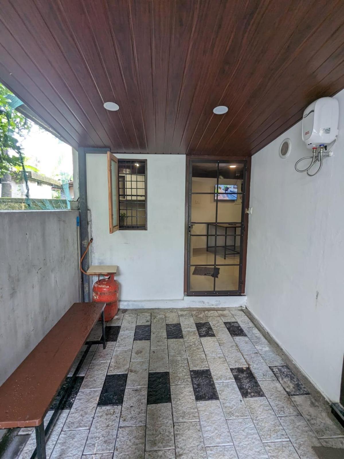 Budget Home Kochi Exterior photo