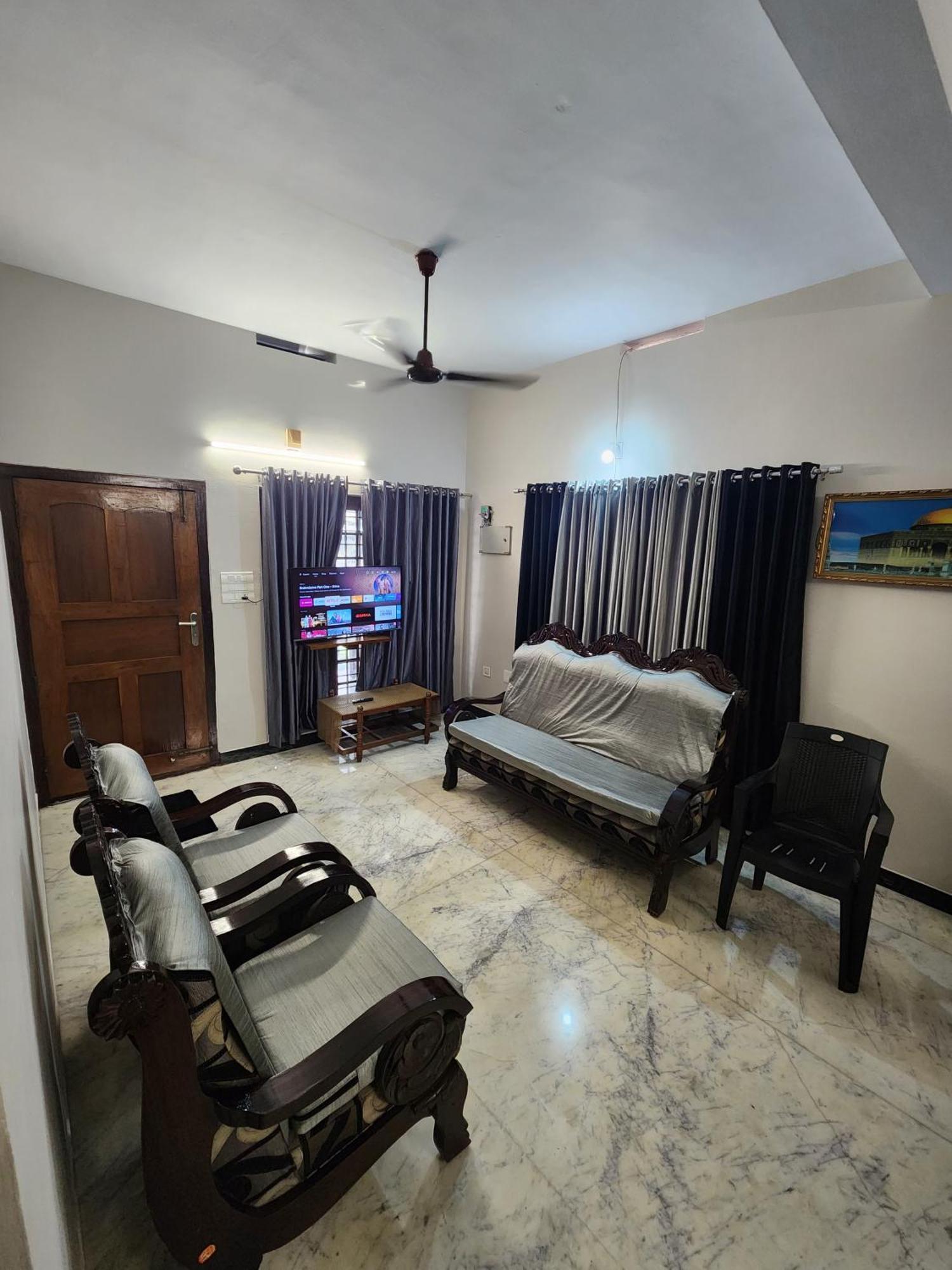 Budget Home Kochi Exterior photo