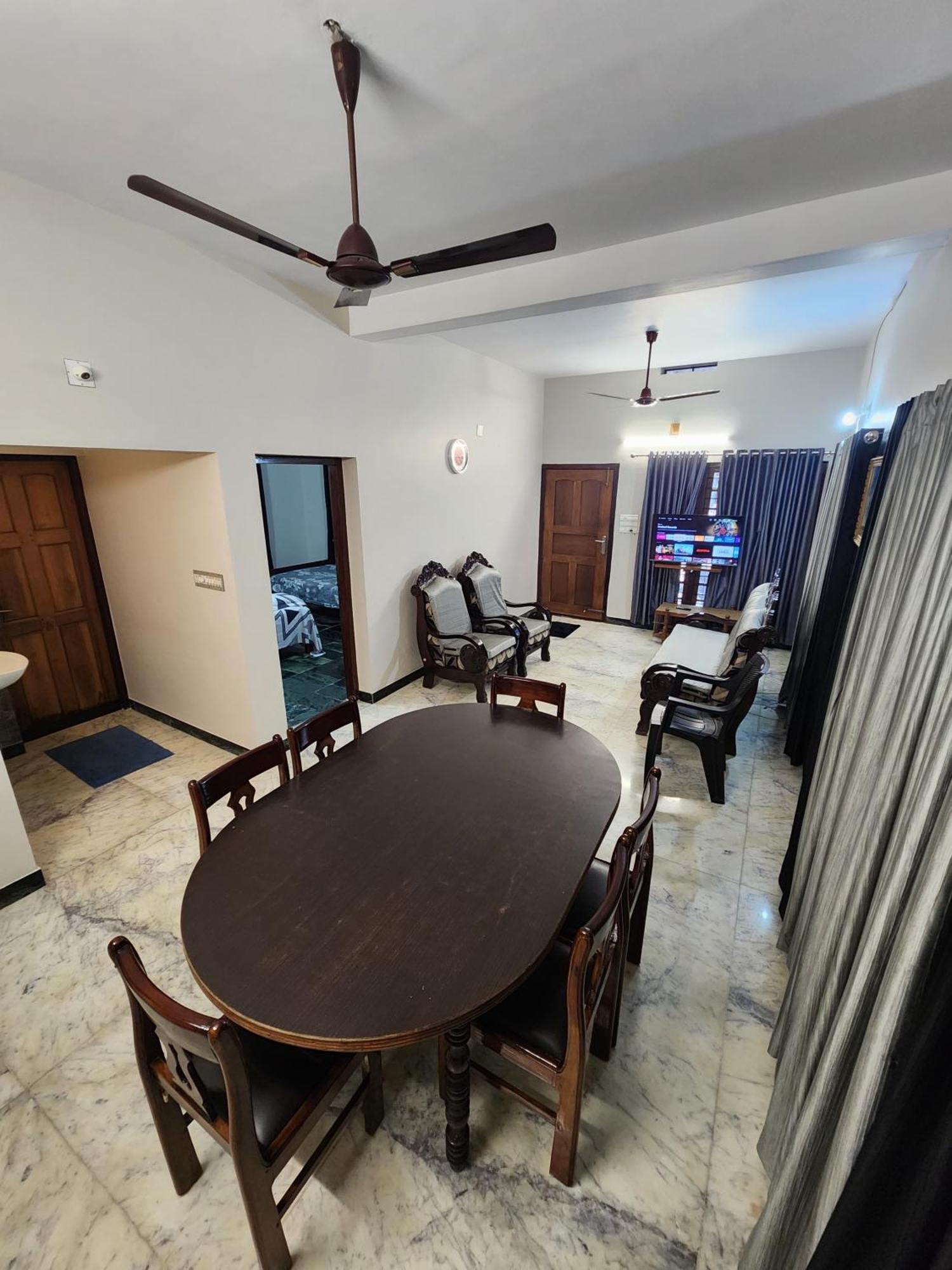 Budget Home Kochi Exterior photo